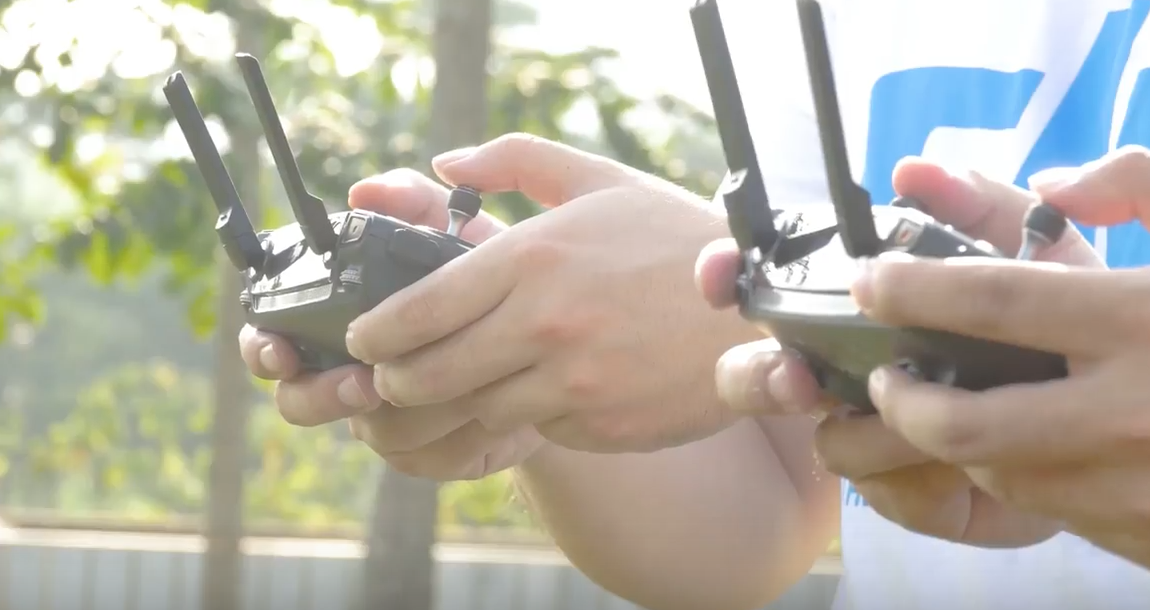 DJI Mavic PROを二つの送信機(プロポ)で操縦する方法