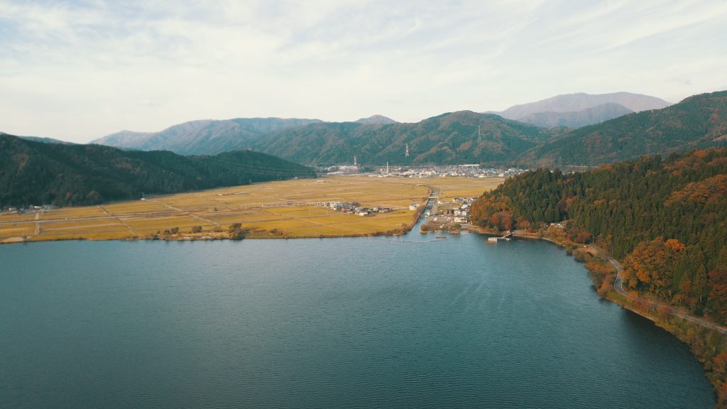 ドローンで楽しむ滋賀県秋の紅葉
