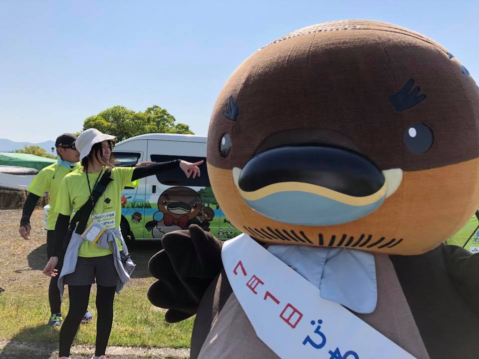 滋賀県のご当地キャラ野洲のおっさんをドローンで空から応援します。