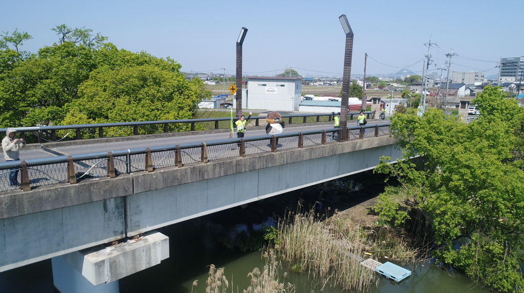 滋賀県のご当地キャラ野洲のおっさんをドローンで空から応援します。