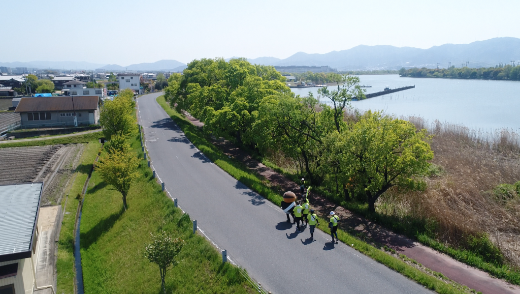 滋賀県のご当地キャラ野洲のおっさんをドローンで空から応援します。