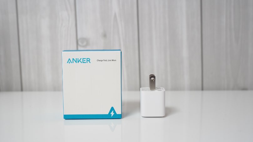 『Anker PowerPort III Nano』でスマホの充電が早い！コンパクト！